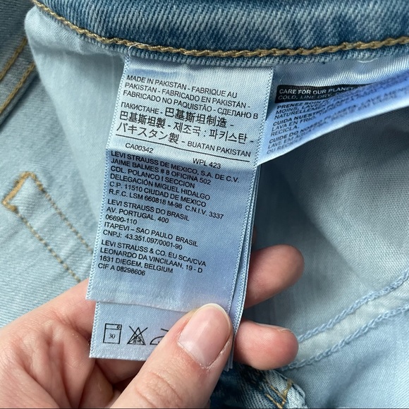 NWOT Levi's Wedgie Skinny Jeans Light Wash 16W Raw Hem - Picture 10 of 13